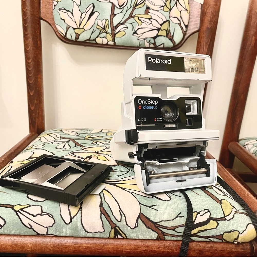 Refurbished Vintage Polaroid 600 CloseUp Instant Film Camera